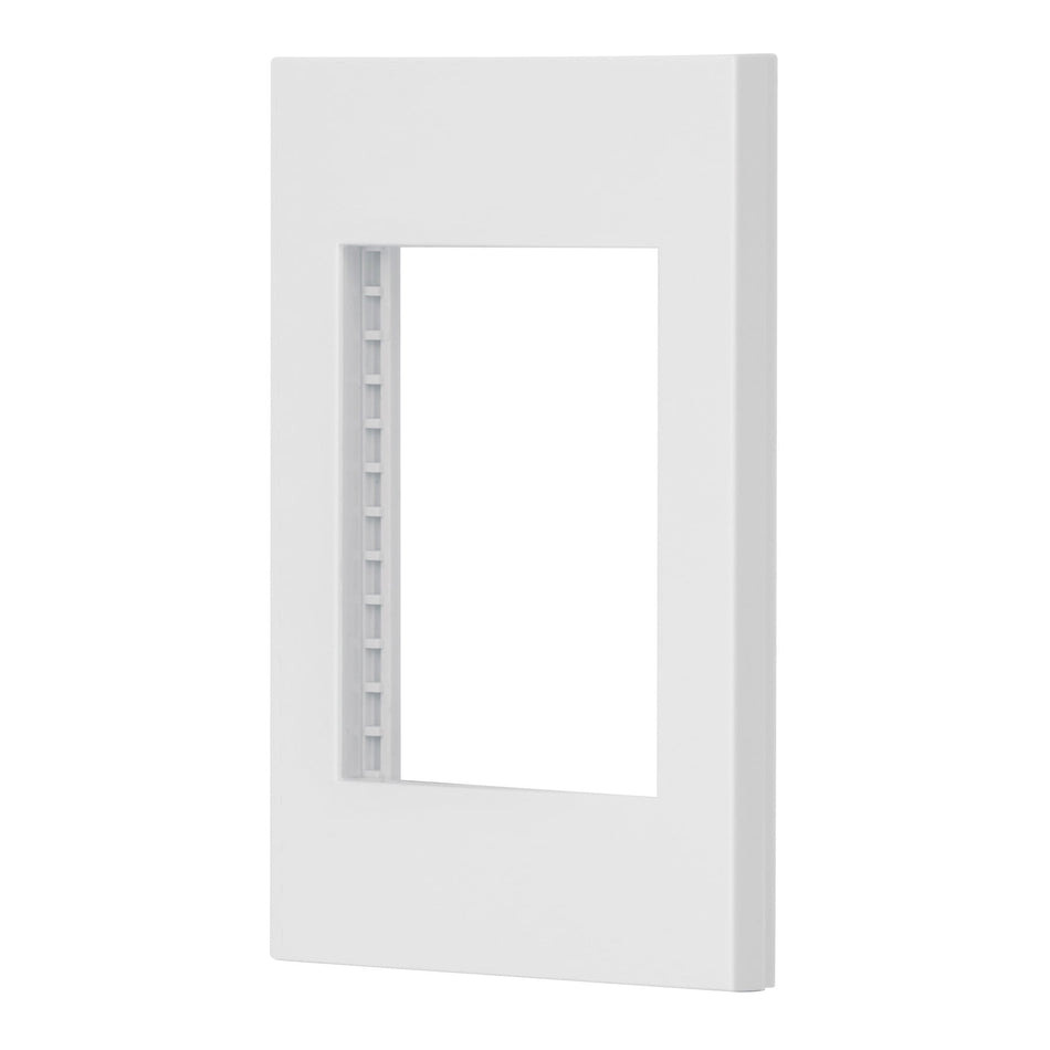 Placa 1 ventana, 3 módulos, línea Española, color blanco Caja con 12, 47043
